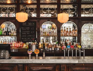 Bull & Gate bar