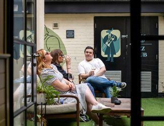 Courtyard at The Bull's Head in Barnes