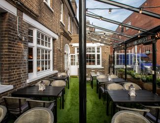 Garden terrace at the Hammersmith Ram