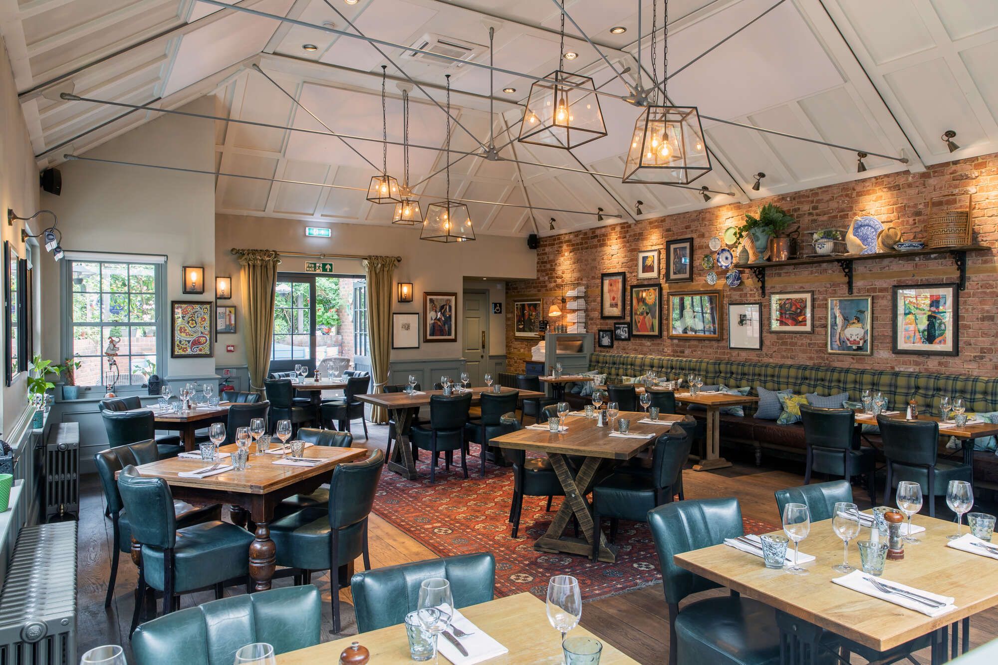 The restaurant at The Wheatsheaf, Esher