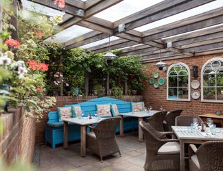 Sunny patio garden at The Wheatsheaf, Esher