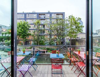 Pub with canal views in Islington