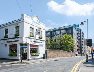 Pub on the canal in Islington
