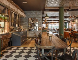 Interior of the Plough, Clapham Junction