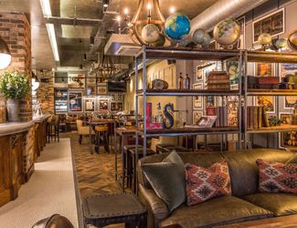 Interior of the Leman Street Tavern