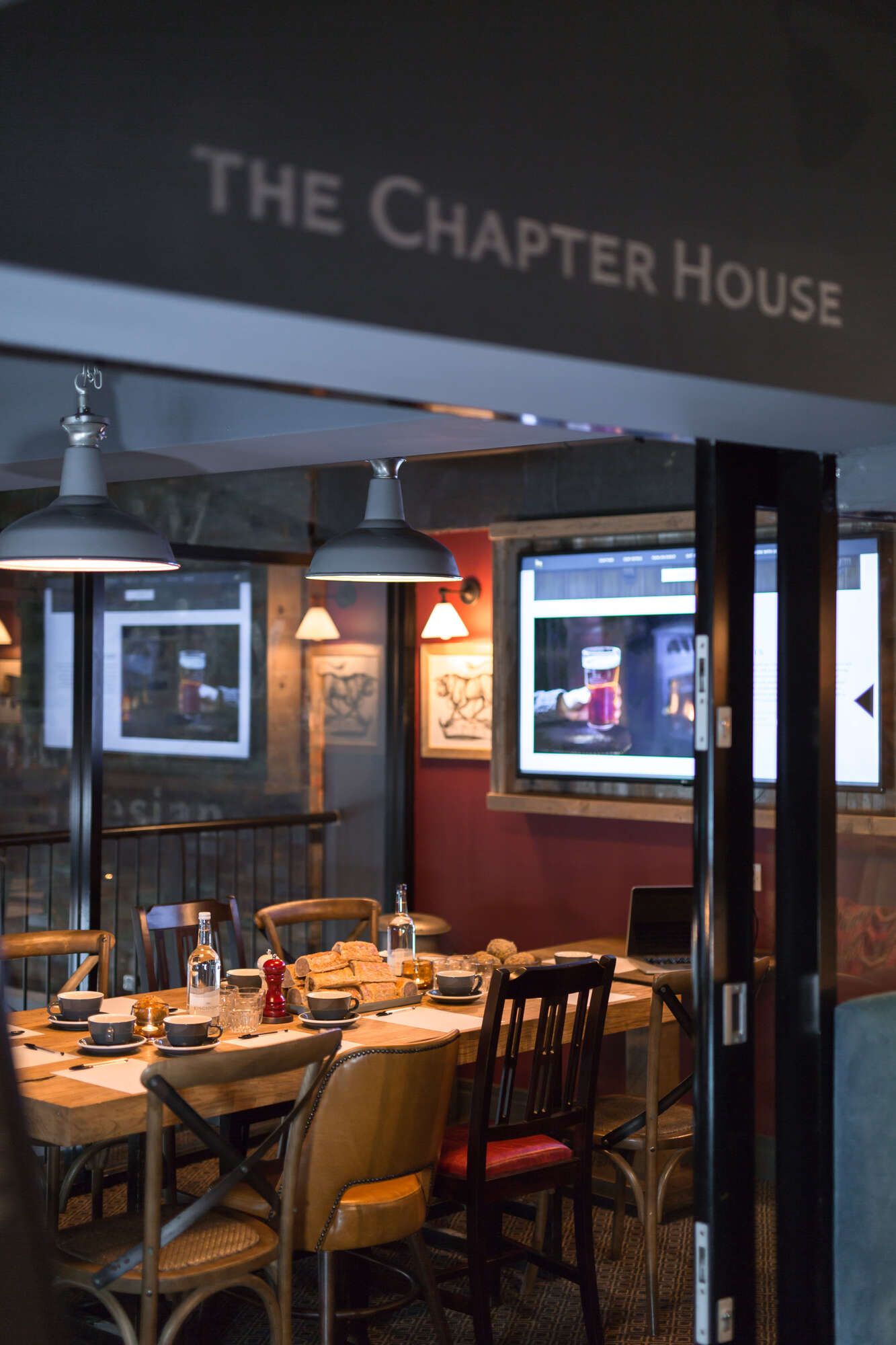 Private space in a pub for Meetings, host your meeting, plan your meeting