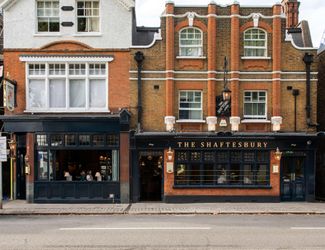 Exterior of the Shaftesbury pub in Richmond