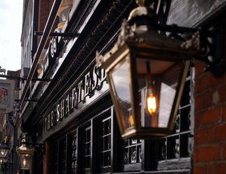 Exterior at the Shaftesbury pub in Richmond